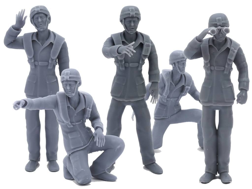 Nouvelles figurines à différentes échelles