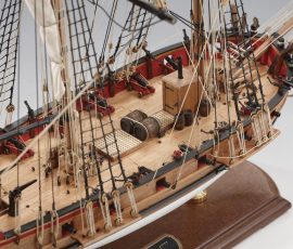 HMS Badger 1/64 - Maquette de bateau en bois de Victory Models