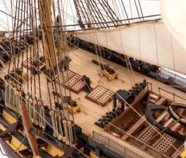 Maquette en bois du HMS Victory à l'échelle 1/87 - OCCRE 15008 Maquette en bois du HMS Victory à l'échelle 1/87 - OCCRE 15008