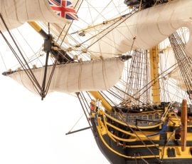 Maquette en bois du HMS Victory à l'échelle 1/87 - OCCRE 15008 Maquette en bois du HMS Victory à l'échelle 1/87 - OCCRE 15008